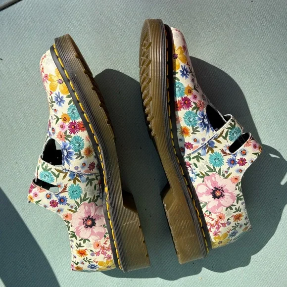 Dr. Martens Wanderlust Mary Jane - Picture 3 of 6